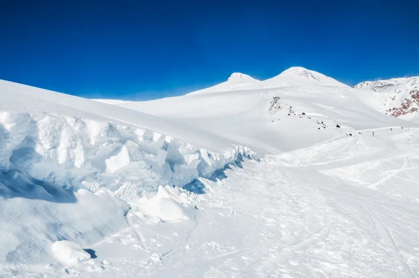 Declive de esqui no monte Elbrus — Fotografia de Stock