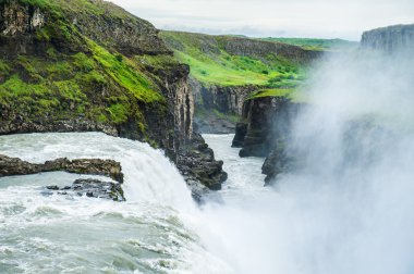 İzlanda 'da güzel ve ünlü Gullfoss şelalesi