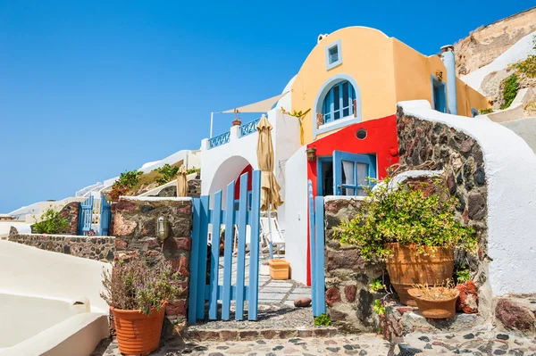 Bellissima architettura nazionale nella città di Oia, isola di Santorini, G — Foto Stock