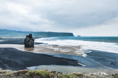 Güzel manzara siyah Reynisfjara Beach.