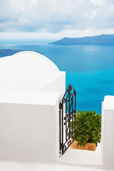 Architecture blanche sur l'île de Santorin, Grèce. — Photo