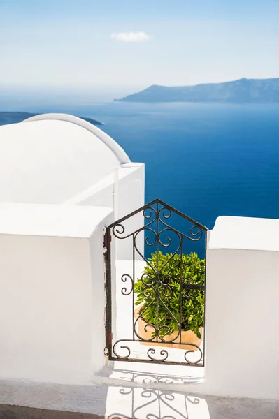 ギリシャサントリーニ島の白い建築. — ストック写真