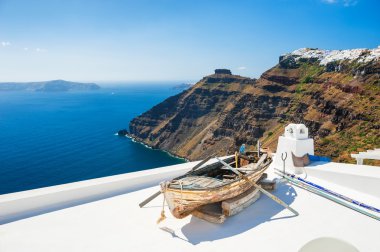 Yunanistan 'ın Santorini adasında beyaz mimari.