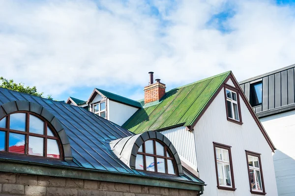 Στέγες των πολύχρωμα σπίτια. Ρέικιαβικ, Ισλανδία — Φωτογραφία Αρχείου