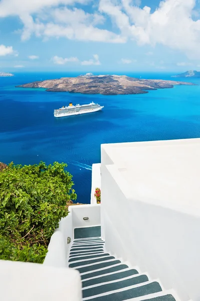 Yunanistan 'ın Santorini adasında beyaz mimari.