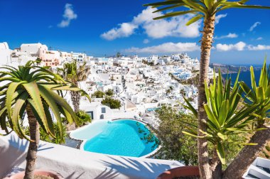 Yunanistan 'ın Santorini adasında beyaz mimari.