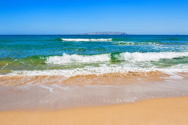 Turkuaz su ve beyaz kum ile güzel tropikal plaj.