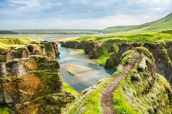 Gyönyörű Fjadrargljufur canyon. Izland déli területén — Stock Fotó