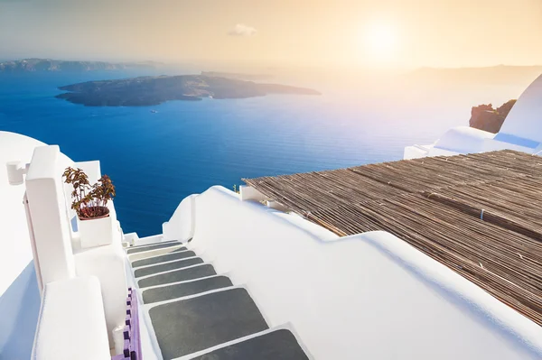 Hermoso atardecer en la isla Santorini, Grecia — Foto de Stock