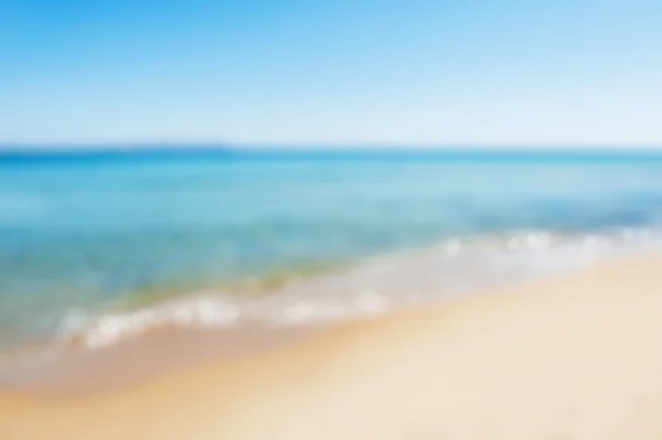 青緑色の水と白い砂浜の美しい熱帯のビーチ — ストック写真