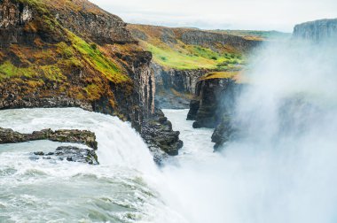 İzlanda 'da Gullfoss şelalesi