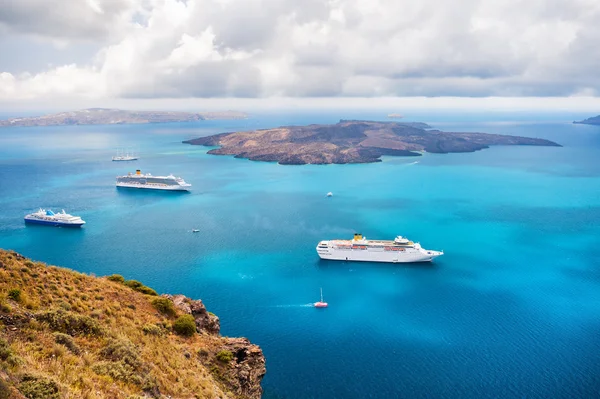 Prachtig landschap met uitzicht op zee. — Stockfoto