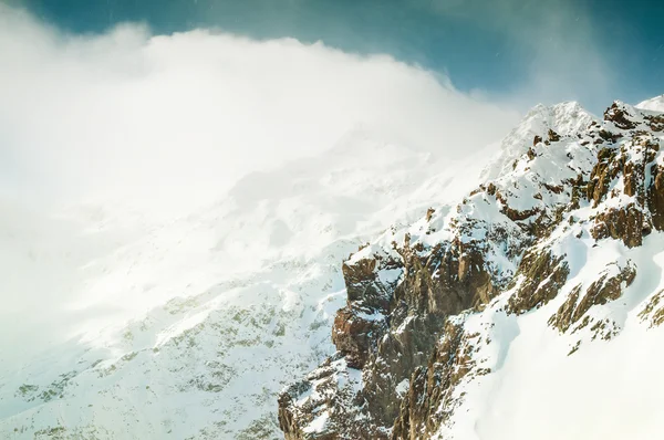 Schneesturm in den Bergen. — Stockfoto