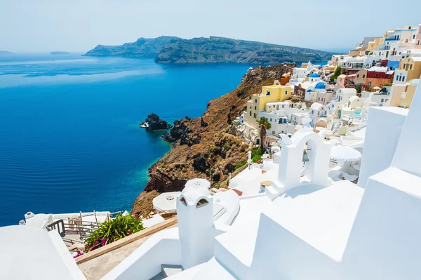 Vista panoramica sulla città di Oia, isola di Santorini, Grecia . — Foto Stock