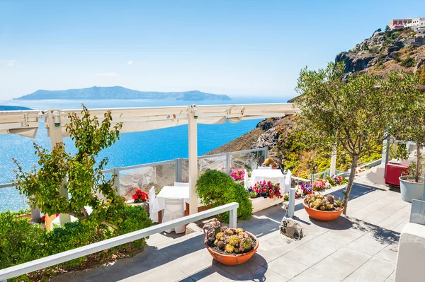 Schöne Terrasse mit Meerblick. — Stockfoto