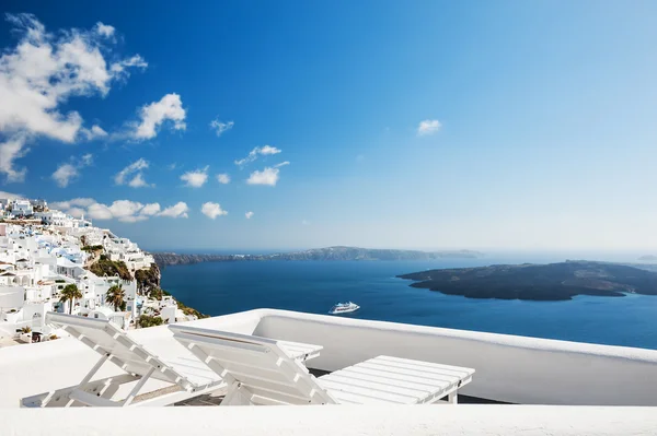 Arquitectura blanca en la isla de Santorini, Grecia. — Foto de Stock