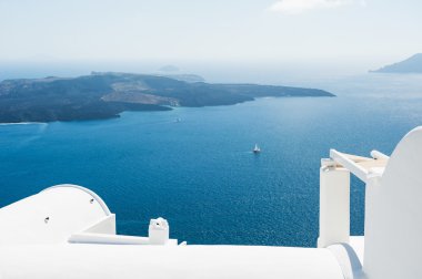 Yunanistan 'ın Santorini adasında beyaz mimari. 