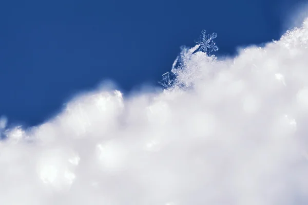 Macro imagen de copos de nieve, pequeña profundidad de campo . — Foto de Stock