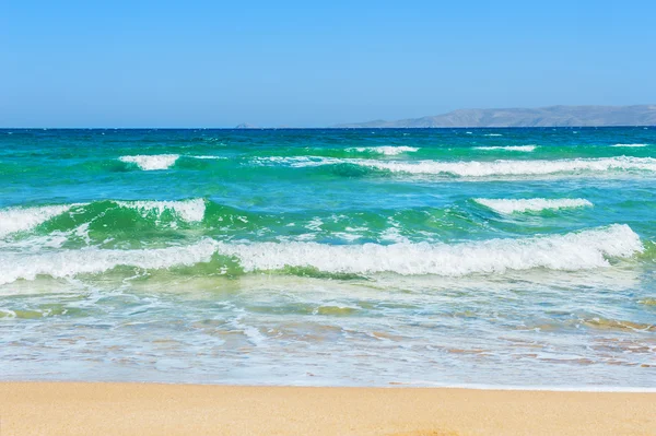 Tropisch strand met turkoois water en wit zand. — Stockfoto