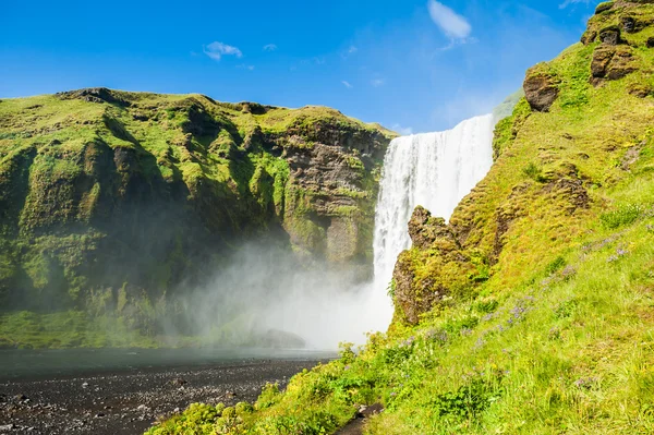 아름 답 고 유명한 Skogafoss 폭포, 남쪽 아이슬란드. — 스톡 사진