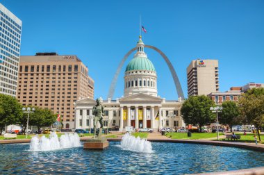Eski Adliye binası ile şehir merkezindeki St Louis, Mo