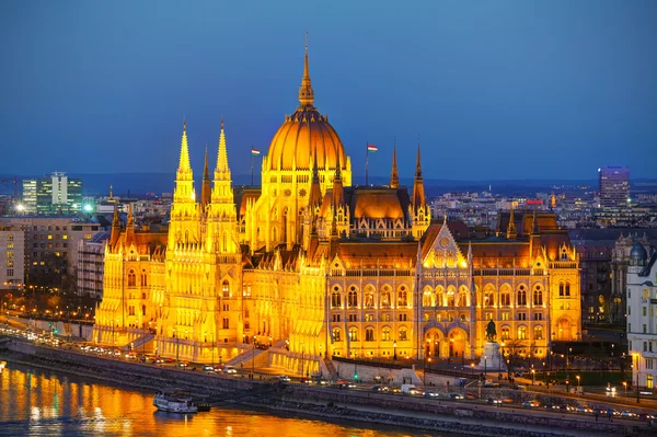 Parlamentsgebäude in Budapest — Stockfoto