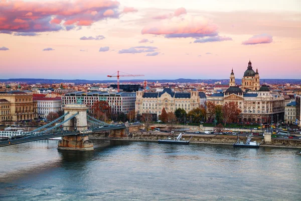 Budapeste com Basílica de Santo Estêvão (St Istvan) — Fotografia de Stock