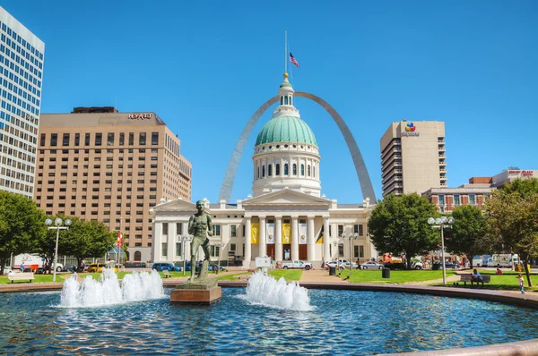 Downtown St Louis, Mo med gamla tingshuset — Stockfoto