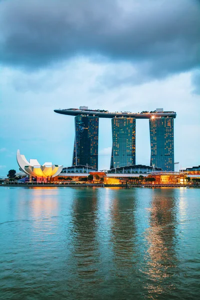 Marina bay with Marina Bay Sands — Stock Photo, Image