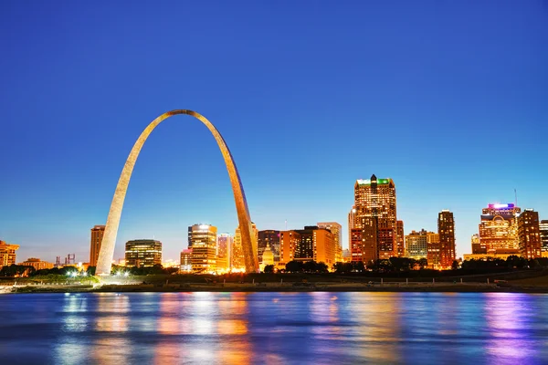 Innenstadt von St. Louis, bei Sonnenuntergang — Stockfoto