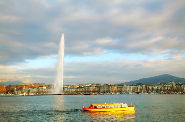 Geneva cityscape su çeşme ile — Stok fotoğraf