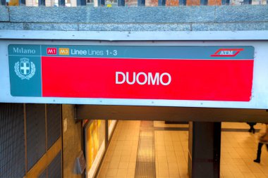 Duomo metro dur işareti
