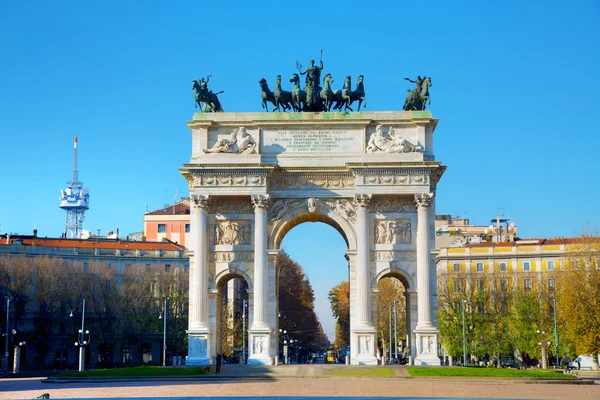 Bågen av fred i Milano, Italien — Stockfoto