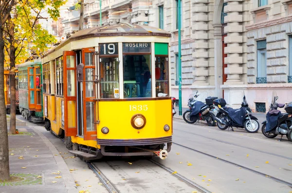 Vecchio tram a Milano, Italia — Foto Stock