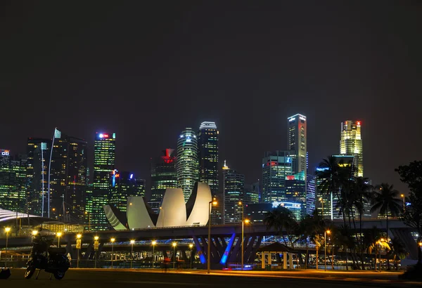 De financiële wijk Singapore's nachts — Stockfoto