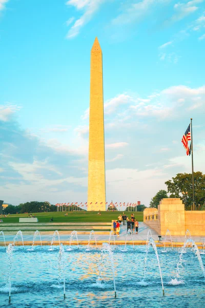 Memoriais da Segunda Guerra Mundial e Washington em Washington, DC — Fotografia de Stock