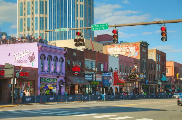 Downtown Nashville com as pessoas — Fotografia de Stock