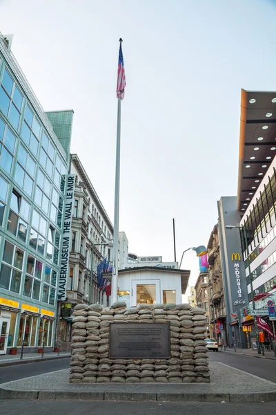 Checkpoint Charlie in Berlin — Stock Photo, Image