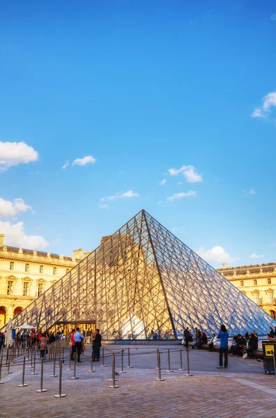 Louvre Pyramid in Paris — Stock Photo, Image