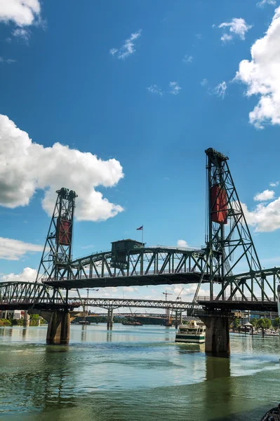 Weißdorn-Zugbrücke in Portland — Stockfoto