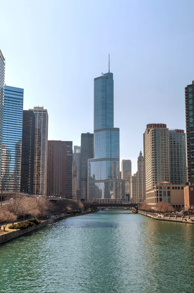 Internationale hotel en toren in chicago, il in ochtend troef — Stockfoto