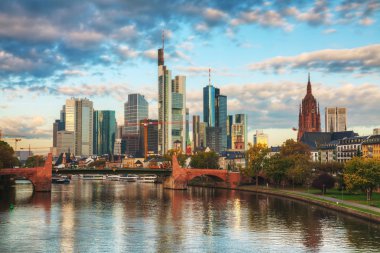 Frankfurt cityscape gündoğumu