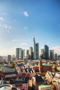 Frankfurt am Maine cityscape güneşli bir günde