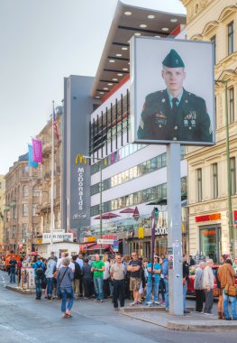 Berlin Checkpoint Charlie turistik cazibe