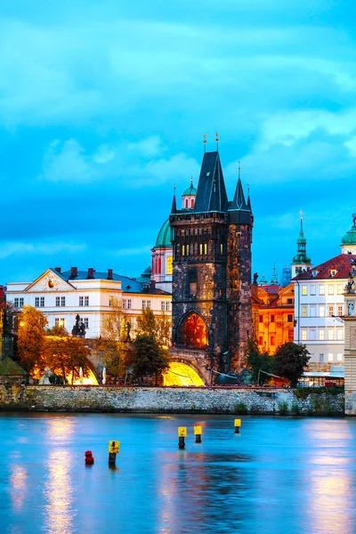 Prag'daki Charles Köprüsü Kulesi ile Old Town — Stok fotoğraf