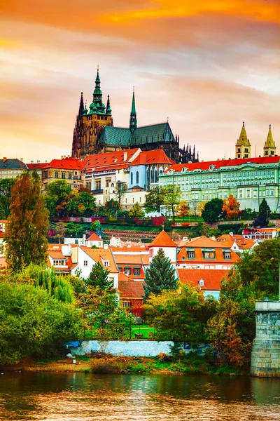 Oude Praag stadsgezicht overzicht — Stockfoto