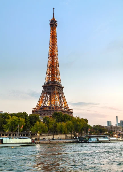 Paisagem urbana de Paris com torre Eiffel — Fotografia de Stock