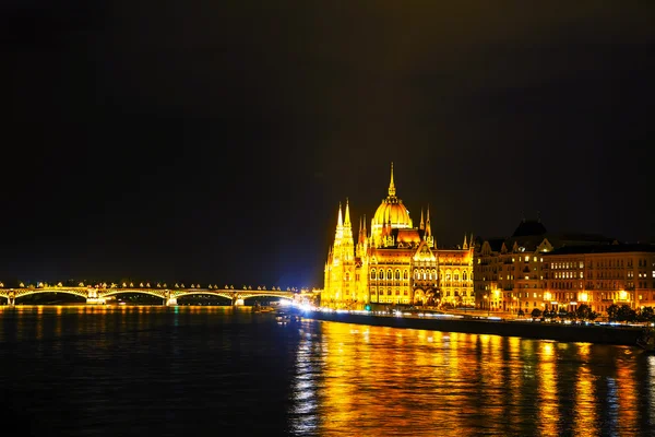 Edifício do parlamento em budapest, hungary — Fotografia de Stock