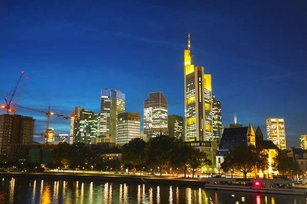 Paisaje urbano de Frankfurt al atardecer — Foto de Stock