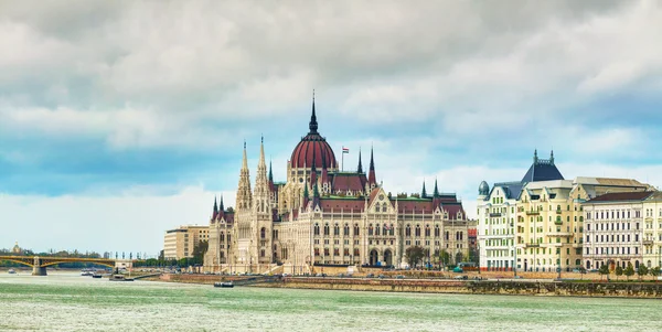 Panorama van het Parlementsgebouw in Boedapest — Stockfoto